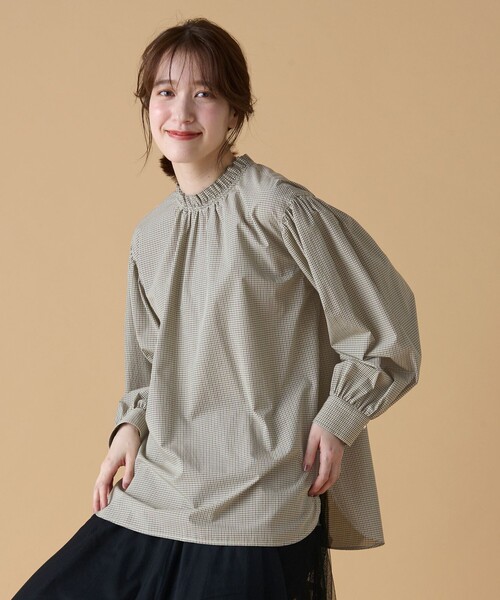 ANY（エニィ）の「【UVカット/抗菌防臭/速乾】エニィファンクション　フリルモックブラウス（シャツ/ブラウス・レディース・アイボリー系/ブラック系5/黄土色系5/ブルー系1・F）」の2枚目の写真