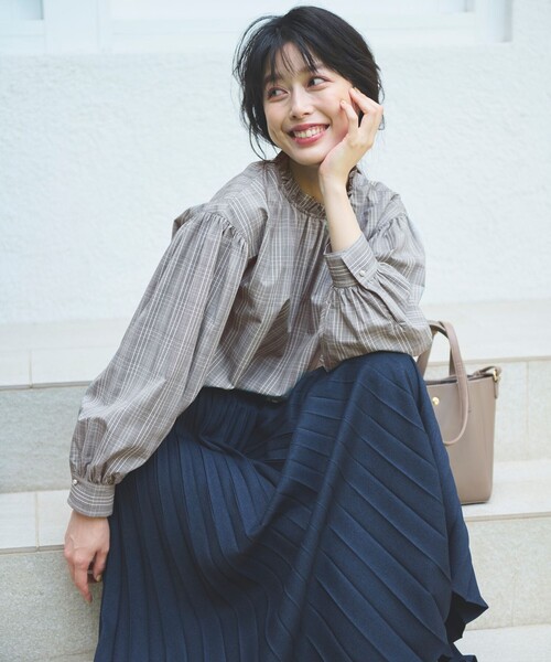 ANY（エニィ）の「【UVカット/抗菌防臭/速乾】エニィファンクション　フリルモックブラウス（シャツ/ブラウス・レディース・アイボリー系/ブラック系5/黄土色系5/ブルー系1・F）」の7枚目の写真