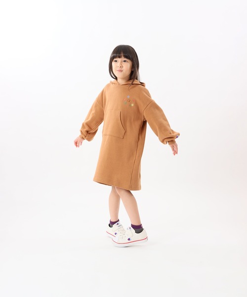 Champion(チャンピオン)の「【Champion/チャンピオン】キッズ フーデッドスウェットワンピース(ワンピース・キッズ・キャメル/オートミール/チャコール・140/110/120/130/100)」の3枚目の写真