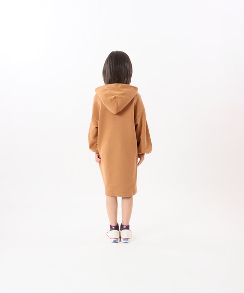 Champion(チャンピオン)の「【Champion/チャンピオン】キッズ フーデッドスウェットワンピース(ワンピース・キッズ・キャメル/オートミール/チャコール・140/110/120/130/100)」の6枚目の写真