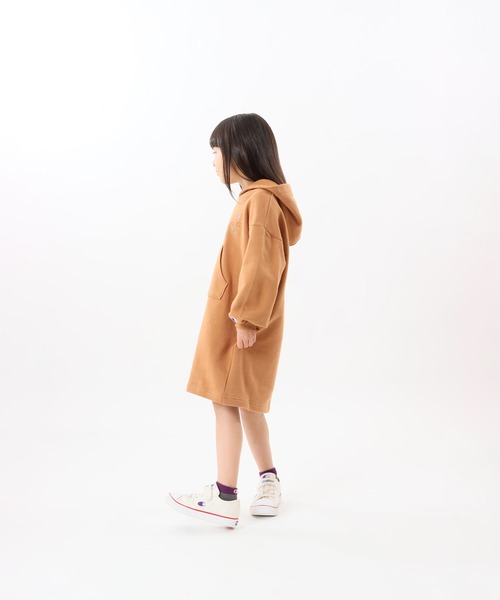 Champion(チャンピオン)の「【Champion/チャンピオン】キッズ フーデッドスウェットワンピース(ワンピース・キッズ・キャメル/オートミール/チャコール・140/110/120/130/100)」の5枚目の写真