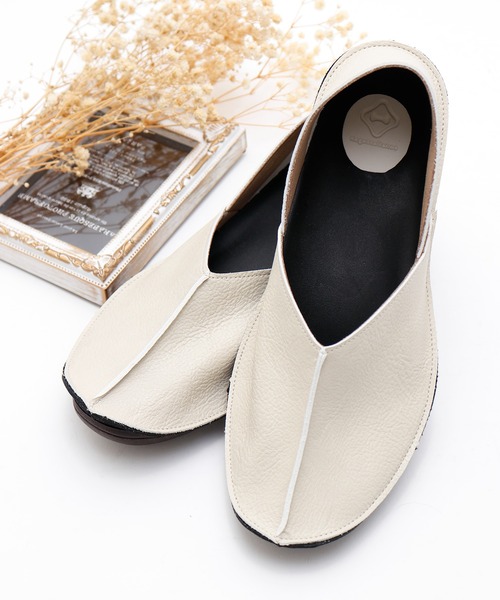 Re:getA(リゲッタ)の「Vカットデザインバブーシュ(バレエシューズ・レディース・ブラック/アイボリー/ダークブラウン・M/S)」の1枚目の写真