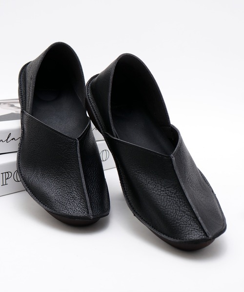 Re:getA(リゲッタ)の「Vカットデザインバブーシュ(バレエシューズ・レディース・ブラック/アイボリー/ダークブラウン・M/S)」の2枚目の写真