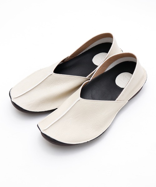 Re:getA(リゲッタ)の「Vカットデザインバブーシュ(バレエシューズ・レディース・ブラック/アイボリー/ダークブラウン・M/S)」の4枚目の写真