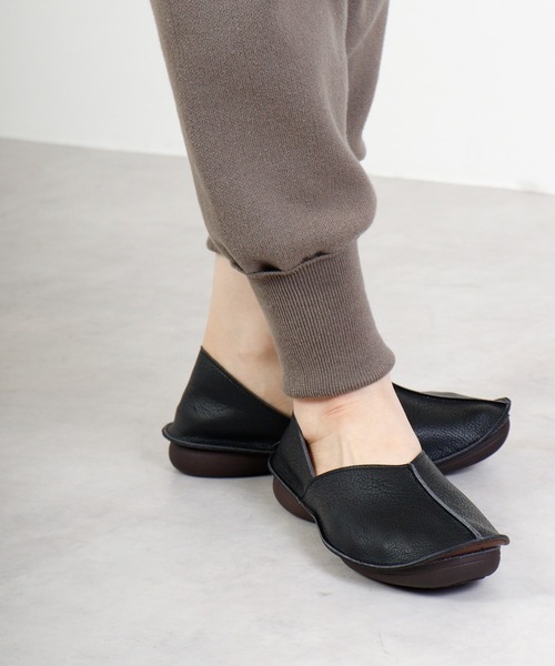 Re:getA(リゲッタ)の「Vカットデザインバブーシュ(バレエシューズ・レディース・ブラック/アイボリー/ダークブラウン・M/S)」の14枚目の写真