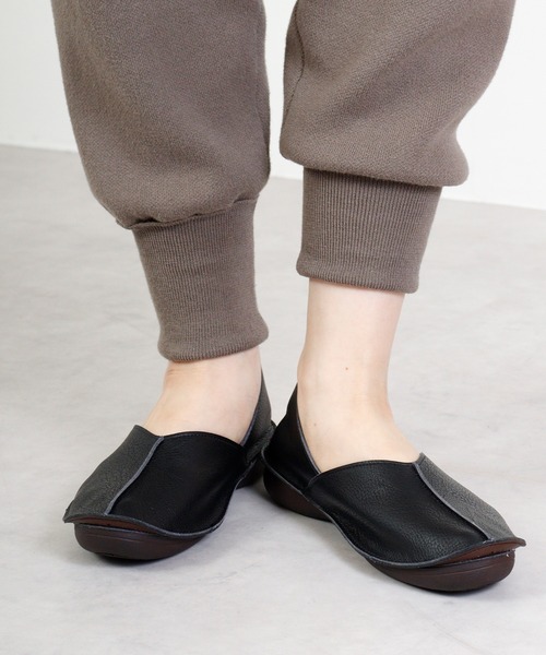 Re:getA(リゲッタ)の「Vカットデザインバブーシュ(バレエシューズ・レディース・ブラック/アイボリー/ダークブラウン・M/S)」の11枚目の写真