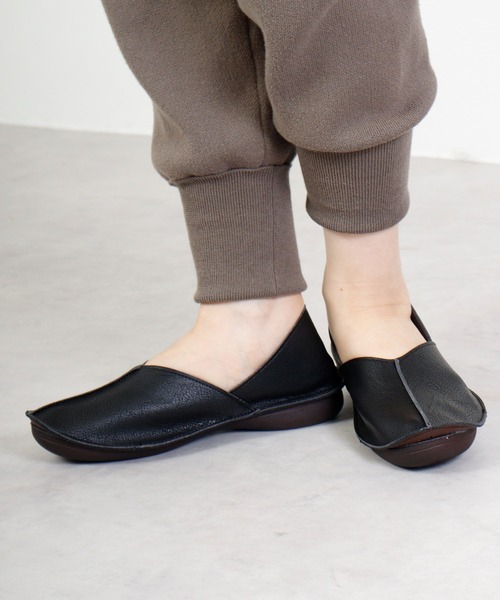 Re:getA(リゲッタ)の「Vカットデザインバブーシュ(バレエシューズ・レディース・ブラック/アイボリー/ダークブラウン・M/S)」の12枚目の写真