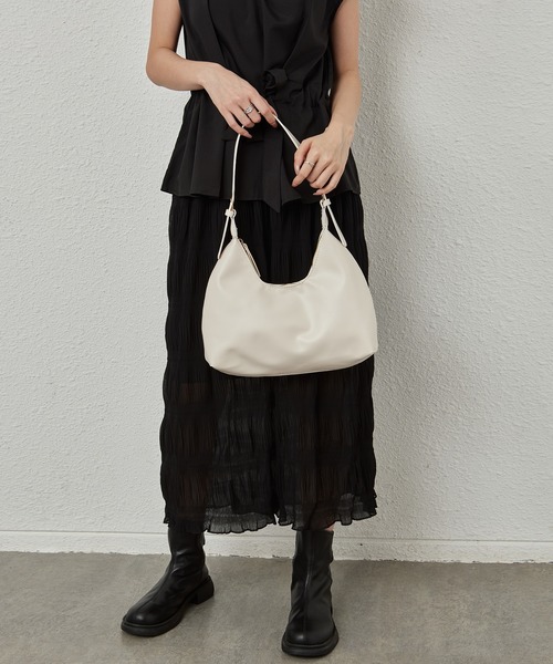 LA VORAGINE（ラ ヴォラジネ）の「ワンハンドルショルダーバッグ（ショルダーバッグ・レディース・ベージュ/ブラック/アイボリー・FREE）」の18枚目の写真