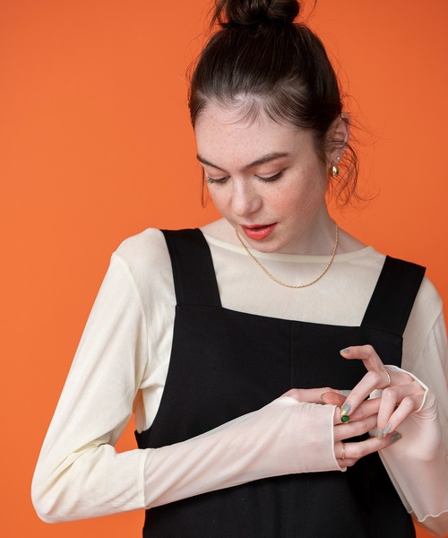 COMMRE（コムル）の「袖チュール切り替えシアーベロアトップス（Tシャツ/カットソー・レディース・アイボリー/ブラック/ブラウン・FREE）」の6枚目の写真