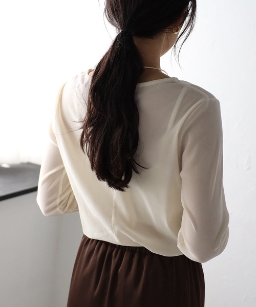 COMMRE（コムル）の「袖チュール切り替えシアーベロアトップス（Tシャツ/カットソー・レディース・アイボリー/ブラック/ブラウン・FREE）」の21枚目の写真