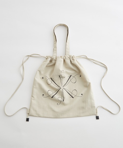 ADAM ET ROPE'(アダムエロペ)の「スーベニア ロゴ ナップサック / 2WAY / トートバッグ(バックパック/リュック・メンズ・チャコールグレー/グリーン/オフホワイト/ネイビー/ライトグレー/ブラック・FREE)」の2枚目の写真