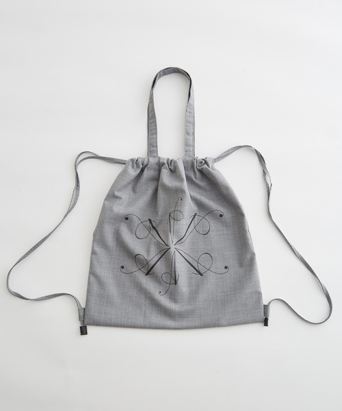 ADAM ET ROPE'(アダムエロペ)の「スーベニア ロゴ ナップサック / 2WAY / トートバッグ(バックパック/リュック・メンズ・チャコールグレー/グリーン/オフホワイト/ネイビー/ライトグレー/ブラック・FREE)」の1枚目の写真