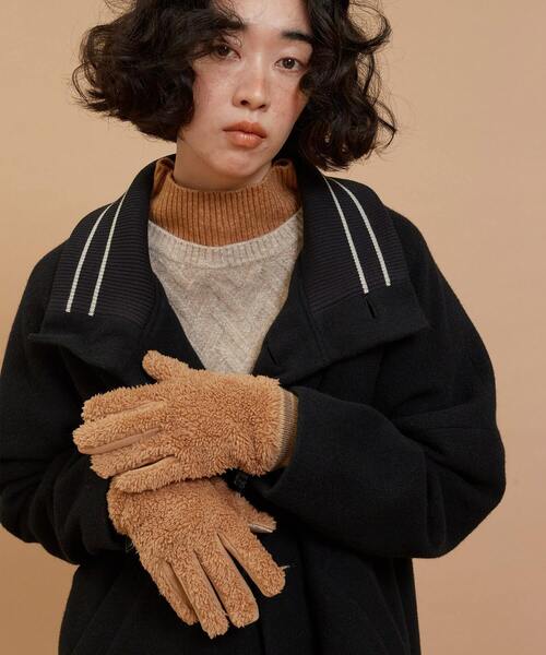 FRAPBOIS（フラボア）の「ボアグローブ（手袋・レディース・ベージュ/ブラック・FREE）」の3枚目の写真