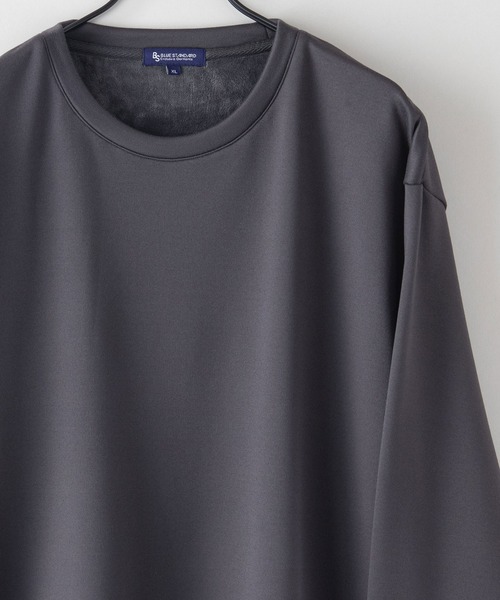 Blue Standard (ブルースタンダード)の「【BLUE STANDARD/ブルースタンダード】 ダンボール 裏シャギーフェイクレイヤード クルーネック(Tシャツ/カットソー・メンズ・チャコールグレー/オフホワイト/ブラック/ベージュ・MEDIUM/X-LARGE/LARGE)」の1枚目の写真