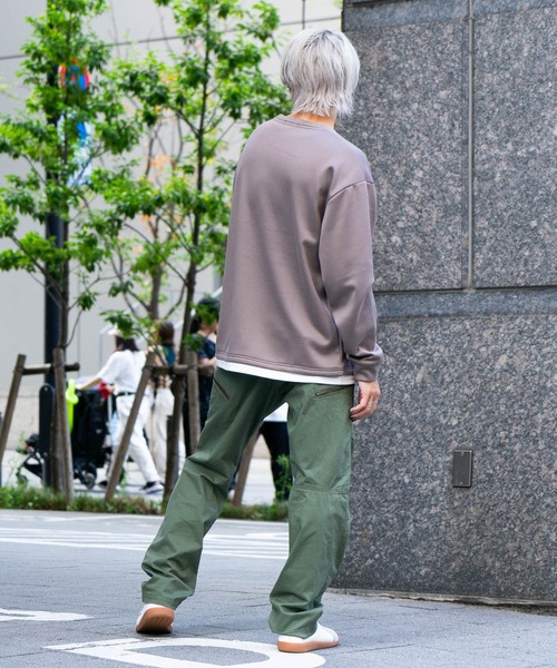 Blue Standard (ブルースタンダード)の「【BLUE STANDARD/ブルースタンダード】 ダンボール 裏シャギーフェイクレイヤード クルーネック(Tシャツ/カットソー・メンズ・チャコールグレー/オフホワイト/ブラック/ベージュ・MEDIUM/X-LARGE/LARGE)」の21枚目の写真