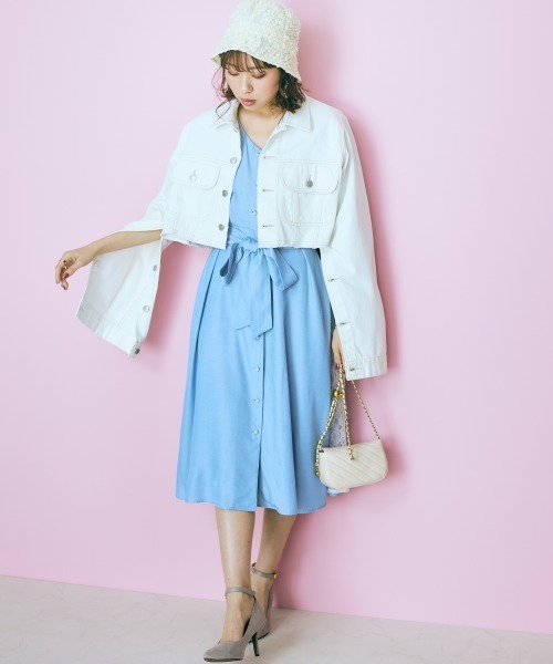marun（マルン）の「＜大きいサイズ＞  クロップド丈デニムジャケット　marun（デニムジャケット・レディース・ライトブルー/オフホワイト・3L～4L/L～LL）」の10枚目の写真