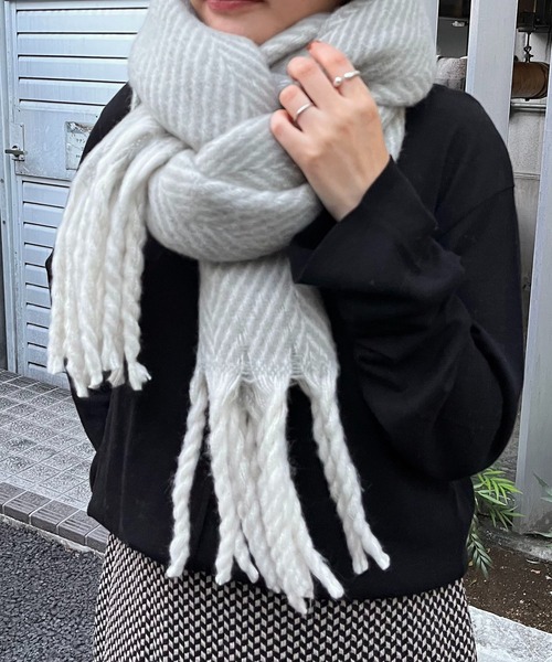 CAPRICIEUX LE'MAGE（カプリシューレマージュ）の「ヘリンボーンストール（マフラー・レディース・グレー/ブルー・FREE）」の3枚目の写真