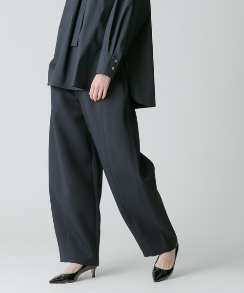 allureville(アルアバイル)の「トリプルクロスオーバルワイドパンツ(その他パンツ・レディース・ホワイト/ネイビー・1/2)」の18枚目の写真