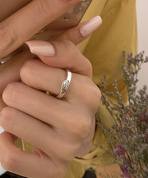 VIBGYOR Women(ヴィブジョー ウィメン)の「【urge select】スマイルニコちゃん シルバー リング(リング・レディース・シルバー・FREE)」の3枚目の写真