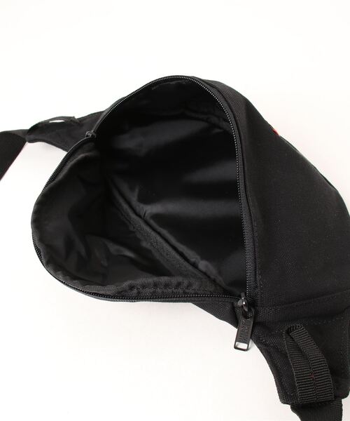 UNIVERSAL OVERALL（ユニバーサルオーバーオール）の「UNIVERSAL OVERALL / UO souvenir cotton waist bag / UVO-084（ボディバッグ/ウエストポーチ・レディース・ホワイト/ブラック・ONESIZE）」の5枚目の写真