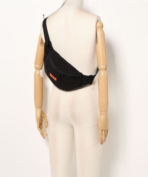 UNIVERSAL OVERALL（ユニバーサルオーバーオール）の「UNIVERSAL OVERALL / UO souvenir cotton waist bag / UVO-084（ボディバッグ/ウエストポーチ・レディース・ホワイト/ブラック・ONESIZE）」の6枚目の写真