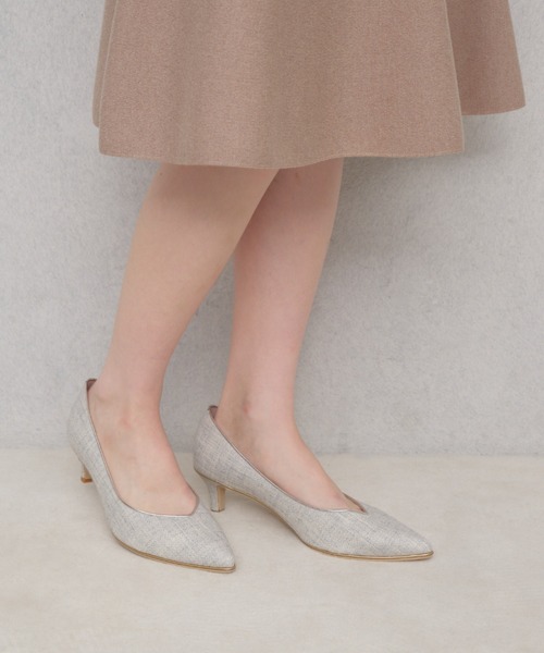 Launa lea（ラウナレア）の「【26春夏新色】Launa lea rich ゴールドラインパンプス(80009E)（パンプス・レディース・ピンクベージュ/ゴールド/シルバー/ブラック系その他/グレイッシュブルー/ベビーピンク/ミント/ピンク系その他2/ラベンダー/グレー系その他・21.5cm/22.0cm/22.5cm/23.0cm/23.5cm/24.0cm/24.5cm/25.0cm/25.5cm）」の5枚目の写真