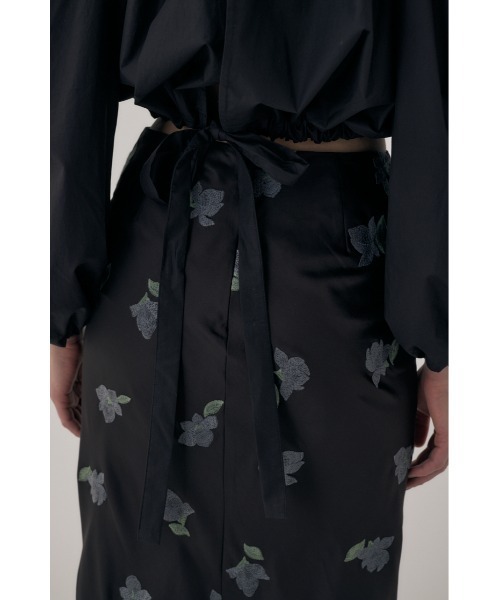 M_（エムアンダーバー）の「オーガニックコットンタイプライター使用 オフショルダーで着られるギャザーブラウス（シャツ/ブラウス・レディース・アイボリー/ブラック/サックスブルー・FREE）」の12枚目の写真