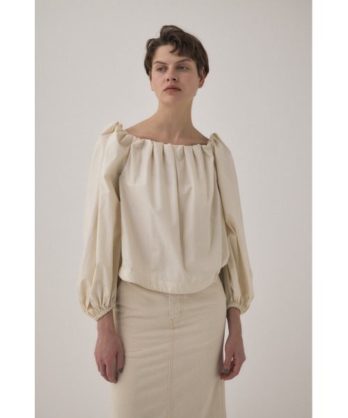 M_（エムアンダーバー）の「オーガニックコットンタイプライター使用 オフショルダーで着られるギャザーブラウス（シャツ/ブラウス・レディース・アイボリー/ブラック/サックスブルー・FREE）」の18枚目の写真