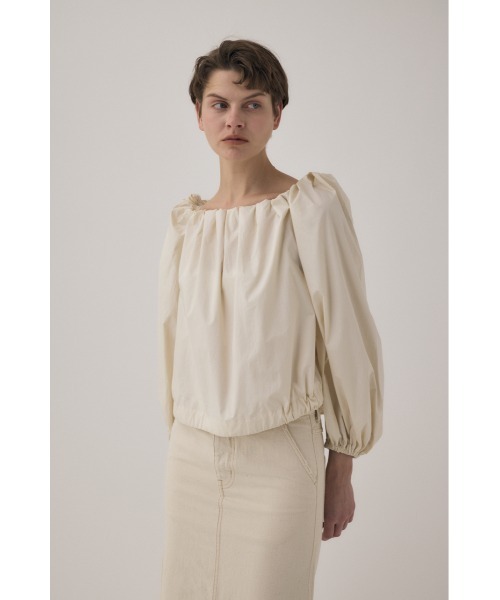 M_（エムアンダーバー）の「オーガニックコットンタイプライター使用 オフショルダーで着られるギャザーブラウス（シャツ/ブラウス・レディース・アイボリー/ブラック/サックスブルー・FREE）」の19枚目の写真