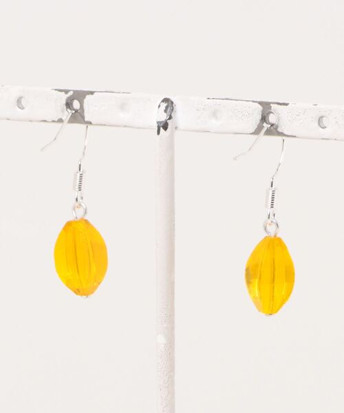 欧州航路（オウシュウコウロ）の「【欧州航路】チェコガラスオーバルピアス（ピアス（両耳用）・レディース・イエロー・FREE）」の2枚目の写真