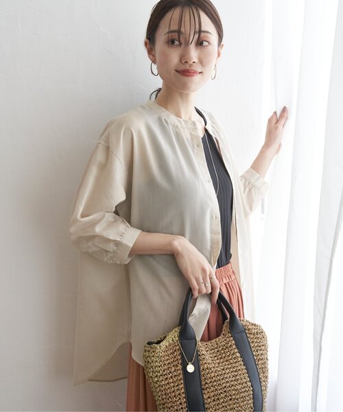 ikka(イッカ)の「シアストライプバンドカラーシャツ(シャツ/ブラウス・レディース・チャコール/ブルー系/ベージュ・M/L/S)」の4枚目の写真