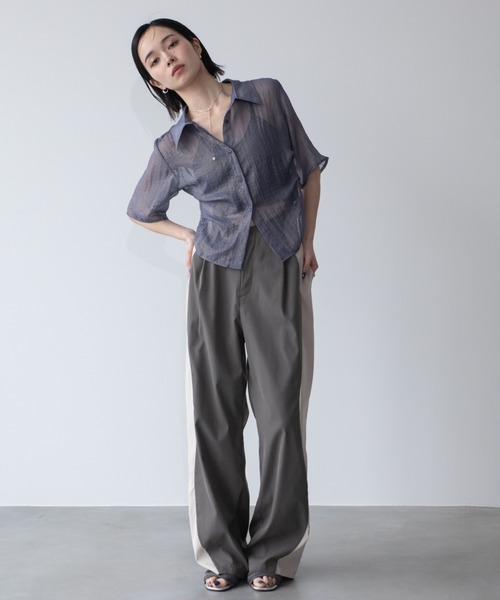 VACANCY（ヴァカンシー）の「タックシアーシャイニーシャツ（シャツ/ブラウス・レディース・ブルー/ブラック/ホワイト・FREE）」の13枚目の写真