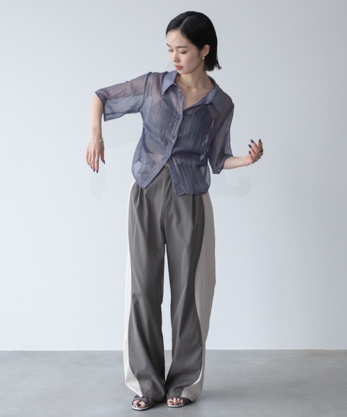 VACANCY（ヴァカンシー）の「タックシアーシャイニーシャツ（シャツ/ブラウス・レディース・ブルー/ブラック/ホワイト・FREE）」の12枚目の写真