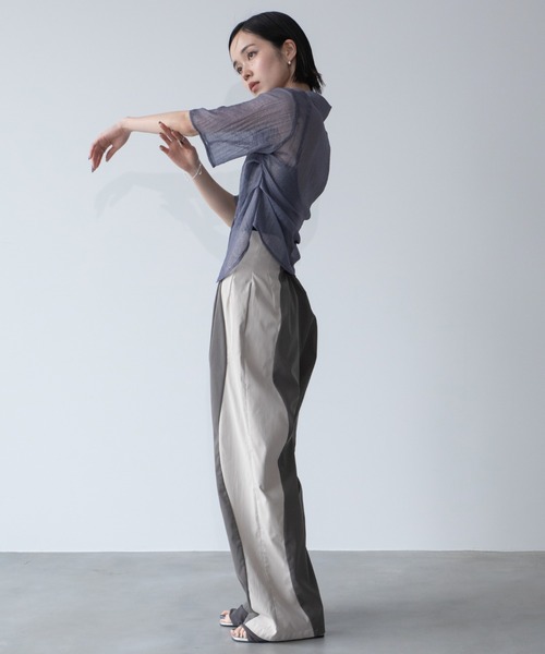 VACANCY（ヴァカンシー）の「タックシアーシャイニーシャツ（シャツ/ブラウス・レディース・ブルー/ブラック/ホワイト・FREE）」の15枚目の写真