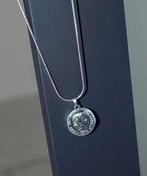 GOLDY（ゴールディ）の「【金属アレルギー軽減】コイン × スネーク チェーン ステンレス ネックレス（ネックレス・レディース・ゴールド/シルバー・FREE）」の2枚目の写真