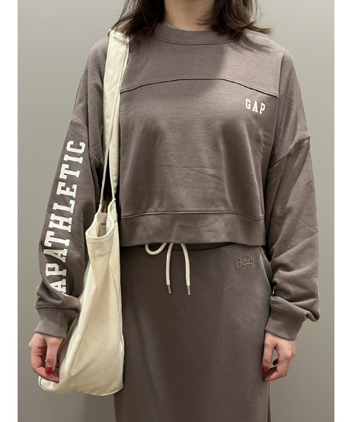 GAP(ギャップ)の「ヴィンテージソフト クロップド GAPロゴ スウェット・トレーナー(スウェット・レディース・ライトグレー/ブラック/ライトブラウン・XS/L/XL/M/XXS/S)」の8枚目の写真