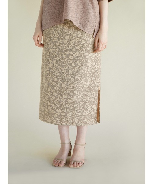 FIKA.(フィーカ)の「Flower jocquard skirt(スカート・レディース・ベージュ/チャコール・MEDIUM)」の2枚目の写真