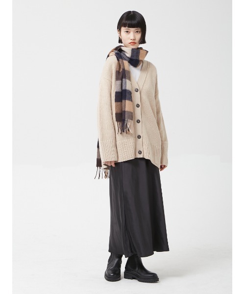 Barbour（バブアー）の「ラム ウール タッターソール マフラー（マフラー・レディース・グレー/レッド/ネイビー・FREE）」の4枚目の写真