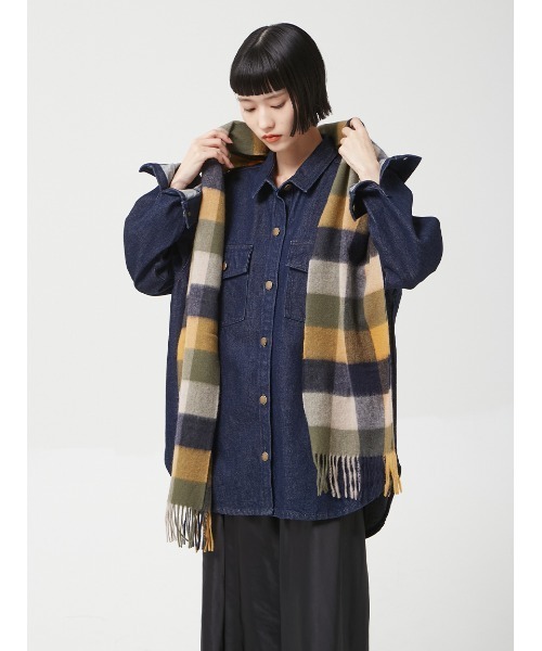 Barbour（バブアー）の「ラム ウール タッターソール マフラー（マフラー・レディース・グレー/レッド/ネイビー・FREE）」の8枚目の写真