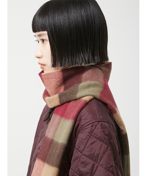 Barbour（バブアー）の「ラム ウール タッターソール マフラー（マフラー・レディース・グレー/レッド/ネイビー・FREE）」の10枚目の写真