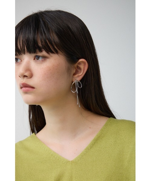 AZUL by moussy（アズールバイマウジー）の「リボンシェイプメタルピアス（ピアス（両耳用）・レディース・ゴールド系その他/シルバー・FREE）」の12枚目の写真