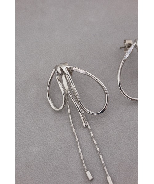AZUL by moussy（アズールバイマウジー）の「リボンシェイプメタルピアス（ピアス（両耳用）・レディース・ゴールド系その他/シルバー・FREE）」の10枚目の写真