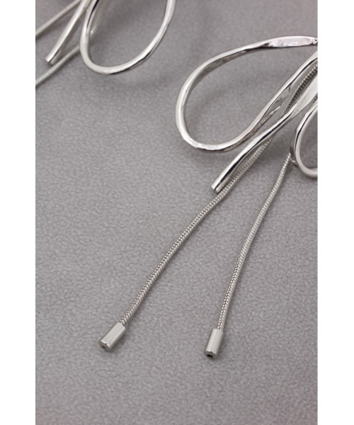 AZUL by moussy（アズールバイマウジー）の「リボンシェイプメタルピアス（ピアス（両耳用）・レディース・ゴールド系その他/シルバー・FREE）」の9枚目の写真