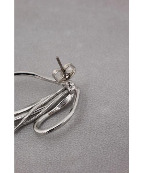 AZUL by moussy（アズールバイマウジー）の「リボンシェイプメタルピアス（ピアス（両耳用）・レディース・ゴールド系その他/シルバー・FREE）」の8枚目の写真