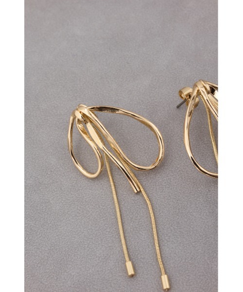 AZUL by moussy（アズールバイマウジー）の「リボンシェイプメタルピアス（ピアス（両耳用）・レディース・ゴールド系その他/シルバー・FREE）」の4枚目の写真