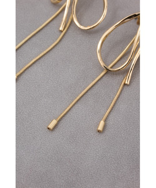 AZUL by moussy（アズールバイマウジー）の「リボンシェイプメタルピアス（ピアス（両耳用）・レディース・ゴールド系その他/シルバー・FREE）」の3枚目の写真