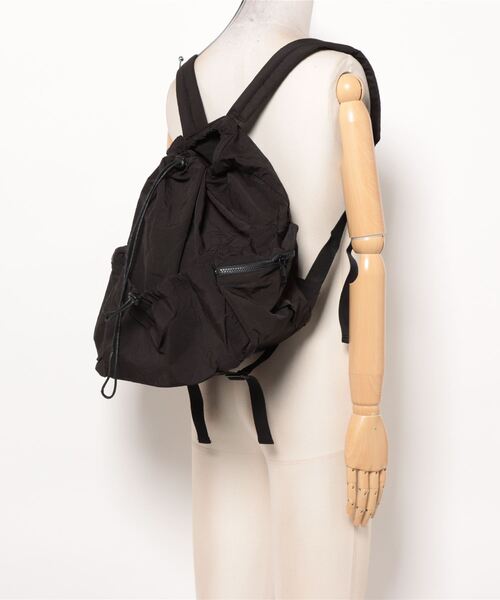 clear（クリア）の「ナイロンリュックサック [収納力抜群 軽量 大容量 通学]≪2024AW新作≫（バックパック/リュック・レディース・ブラック/アイボリー/カーキ・F）」の4枚目の写真