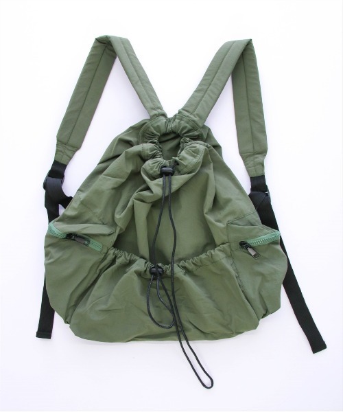 clear（クリア）の「ナイロンリュックサック [収納力抜群 軽量 大容量 通学]≪2024AW新作≫（バックパック/リュック・レディース・ブラック/アイボリー/カーキ・F）」の3枚目の写真