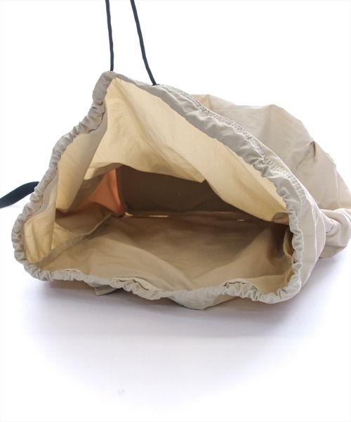 clear（クリア）の「ナイロンリュックサック [収納力抜群 軽量 大容量 通学]≪2024AW新作≫（バックパック/リュック・レディース・ブラック/アイボリー/カーキ・F）」の8枚目の写真