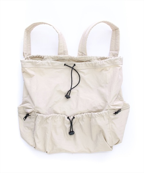 clear（クリア）の「ナイロンリュックサック [収納力抜群 軽量 大容量 通学]≪2024AW新作≫（バックパック/リュック・レディース・ブラック/アイボリー/カーキ・F）」の5枚目の写真